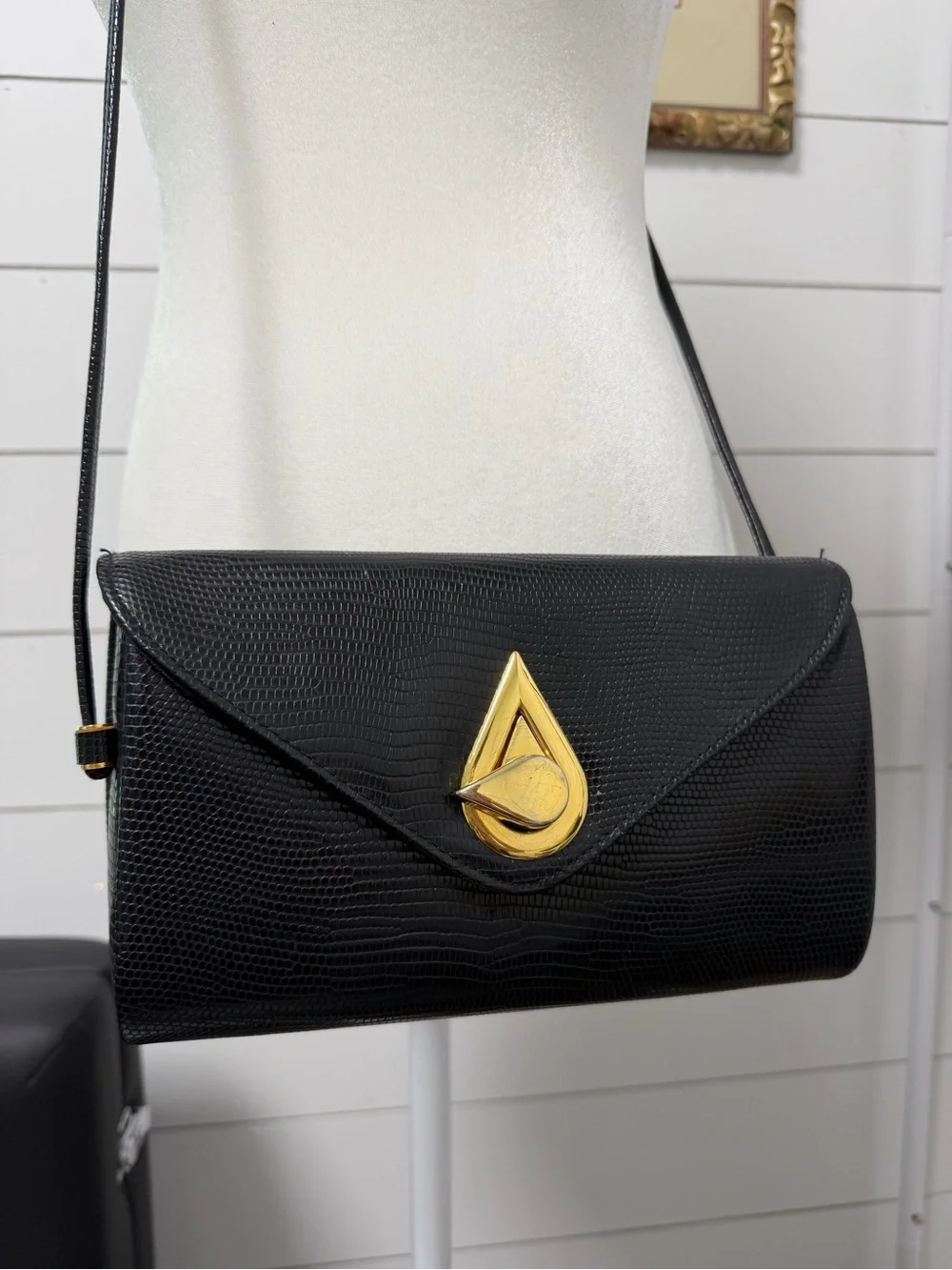 Vintage turn lock crossbody